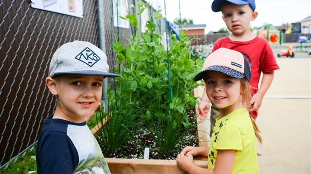 Les enfants des CPE à la découverte du jardinage