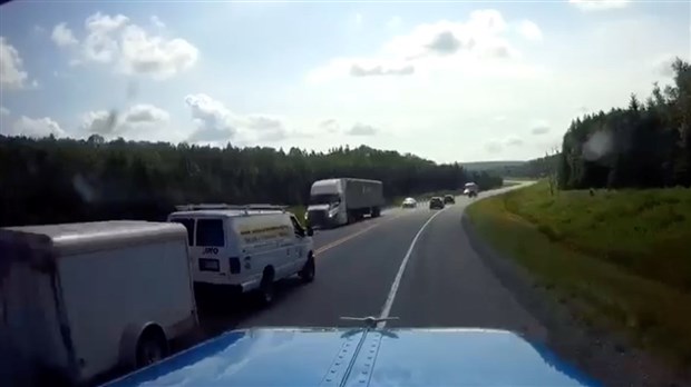 [VIDÉO] Dépassement dangereux sur la route 185 
