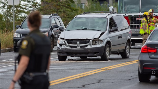 Collision sur le boulevard Armand-Thériault 
