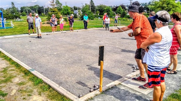 Tournoi de pétanque et épluchette de blé d’Inde