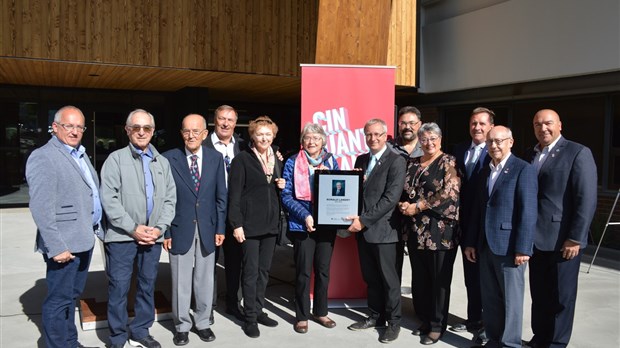 L’abbé Ronald Landry honoré à l’entrée du Cégep