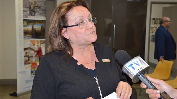 La préfet Guylaine Sirois défend son salaire