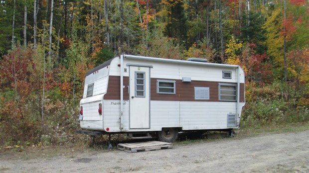 Camping sur les terres publiques: seules les installations temporaires sont permises