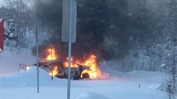 Une voiture volée est retrouvée incendiée