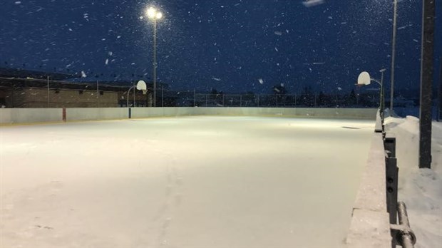 Un tournoi de hockey extérieur à Trois-Pistoles 