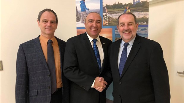 Bernard Généreux et Denis Lebel rencontrent les intervenants de l’industrie forestière