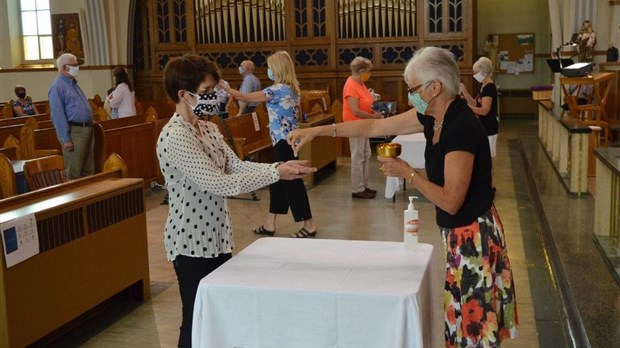 Avec la distanciation physique, un maximum de 150 paroissiens admis dans les églises