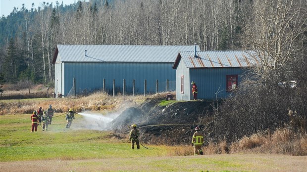 Incendie extérieur sur le Chemin de la Montagne à Cacouna