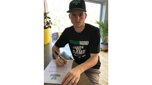 Baseball : Xavier McNicoll-Belzile signe avec les Voltigeurs de Drummondville 