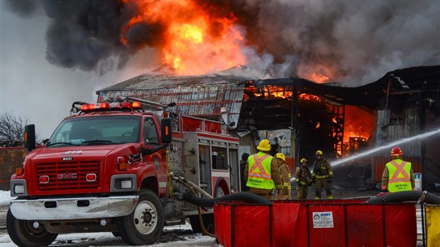 Incendie majeur chez Ti-Coeur Pièces d'Autos