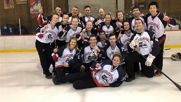 Un autre succès pour le plus gros tournoi de ballon sur glace de l’Est du Canada