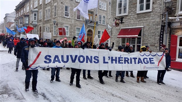 Sauvons l’Héritage aux portes du parlement