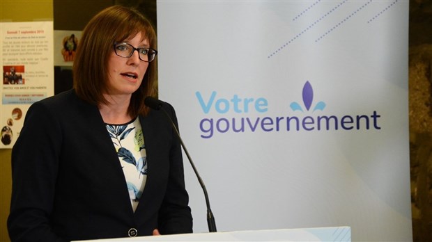 Marie-Eve Proulx remet 40 000 $ à des organismes de Côte-du-Sud