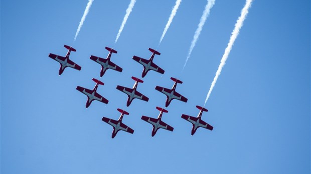 Les Snowbirds dans le ciel de Trois-Pistoles et Rivière-du-Loup mercredi 