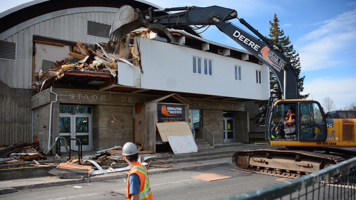 https://www.infodimanche.com/upload/www.infodimanche.com/evenements/2020/5/394387/demolition-de-lannexe-du-stade-de-la-cite-des-jeunes-132348854250442812.jpg