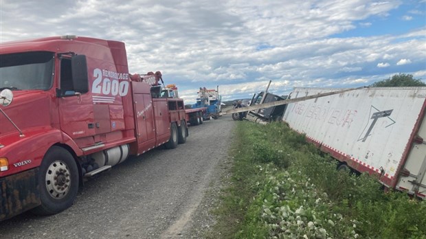 Sortie de route d’un camion lourd à Saint-Antonin 