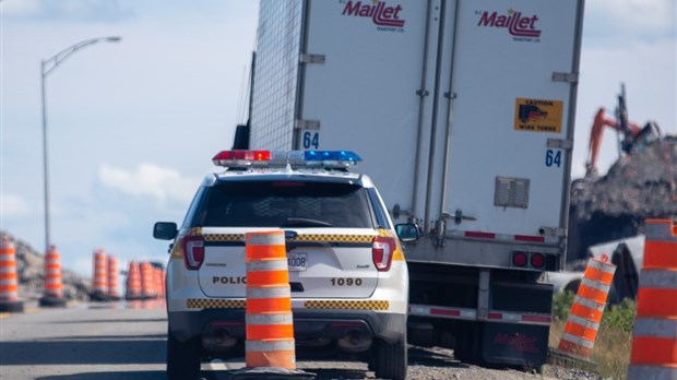 Sortie de route d’un poids lourd sur le chantier de l’A-85