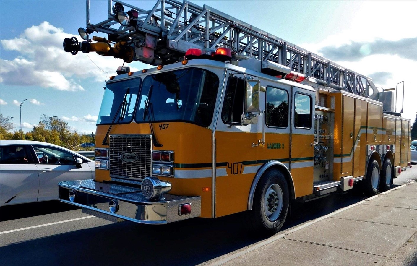 Camion de pompier avec son échelle