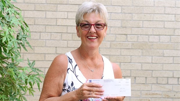 Elle remporte 25 000 $ à l'Extra