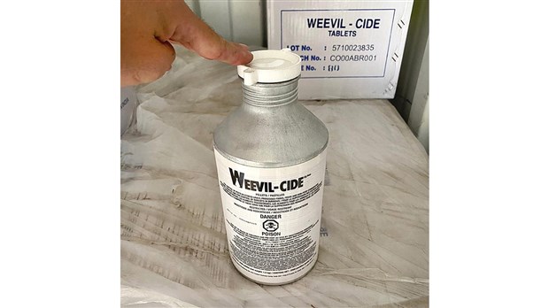 Une des bouteilles de produitz toxiques retrouvée à Saint-Jean-Port-Joli