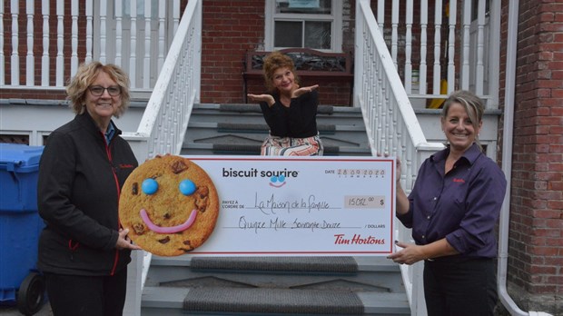 15 072 biscuits Sourire, autant d’argent pour la Maison de la Famille du Grand-Portage