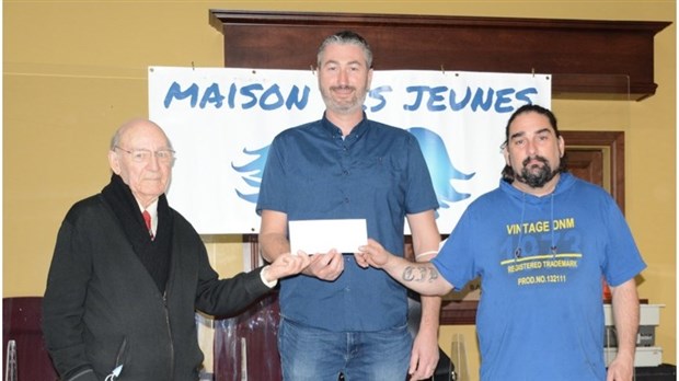 Le Club Richelieu Notre-Dame-du-Lac remet 2 310 $ à la Maison des Jeunes