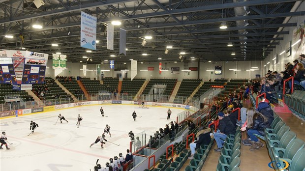Plus de 900 hockeyeurs pour le Tournoi Provincial de Hockey Bantam McDonald's
