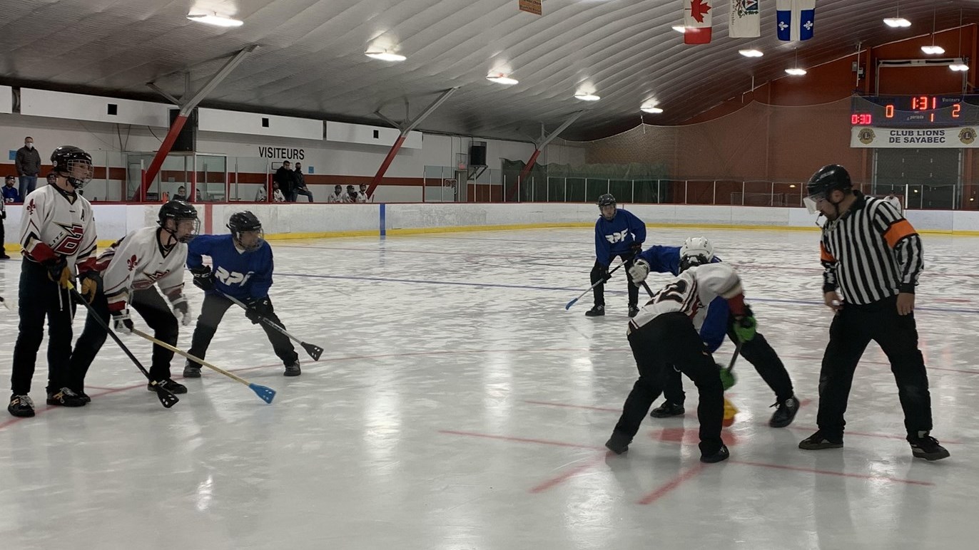 Ballon sur glace : un tournoi de la Ligue provinciale mineur au