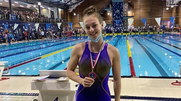 Alyssa Ouellet remporte l’argent à Pointe-Claire 
