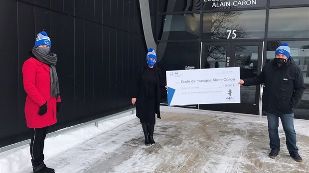 Bell cause pour la cause remet 21 000 $ au projet Espace Transition