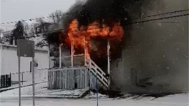 Incendie sur la rue Laval à Rivière-du-Loup