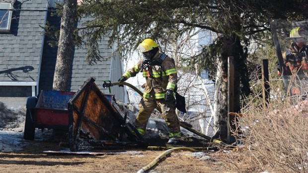 Un poulailler prend feu à Rivière-du-Loup