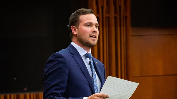 Blanchette-Joncas dépose aux Communes sa pétition pour les ainés
