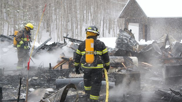 Une résidence secondaire anéantie par les flammes à Saint-Pierre-de-Lamy