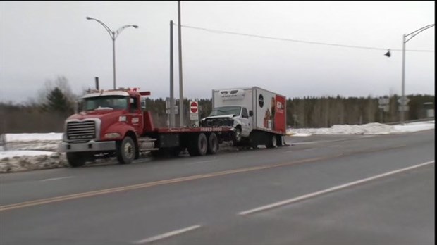 Collision entre un camion cube et une voiture à Cacouna