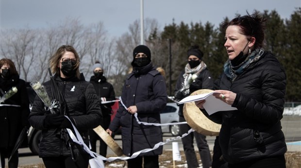 Une marche funèbre de 13 femmes du Kamouraska en mémoire des 13 féminicides