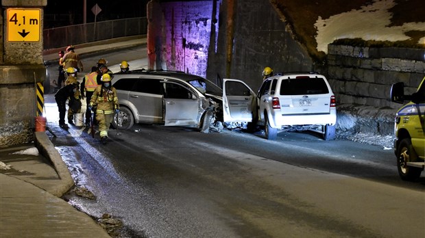 Collision entre deux véhicules sur la rue Saint-Magloire