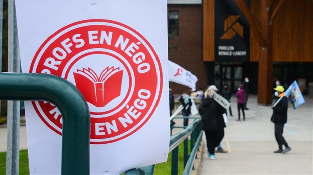 Les enseignants et les professionnels du Cégep de Rivière-du-Loup en grève