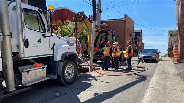 Affaissement sur la rue Sainte-Anne à Rivière-du-Loup