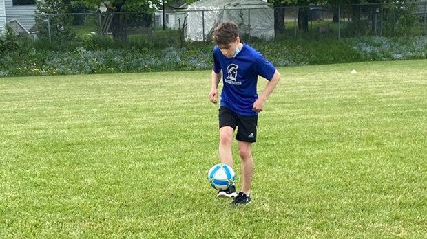 Soccer : un athlète de Dégelis établit un nouveau record de jonglerie