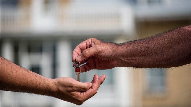 Les Montréalais responsables d'une flambée des prix des maisons en région