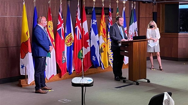 Les conservateurs exigent la fin à l’interdiction homophobe de donner du sang 