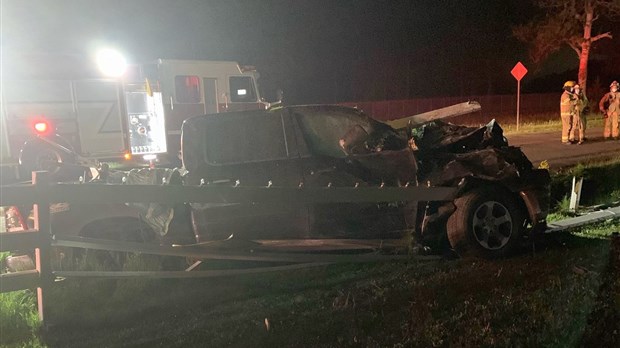 Violente sortie de route sur la rue de l'Ancrage à Rivière-du-Loup