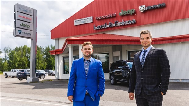 Vincent Beauchesne et Alex Bossé au volant de L’Islet Chrysler