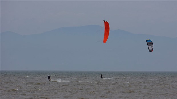 Le vent dans les voiles pour le kitesurf au Bas-Saint-Laurent