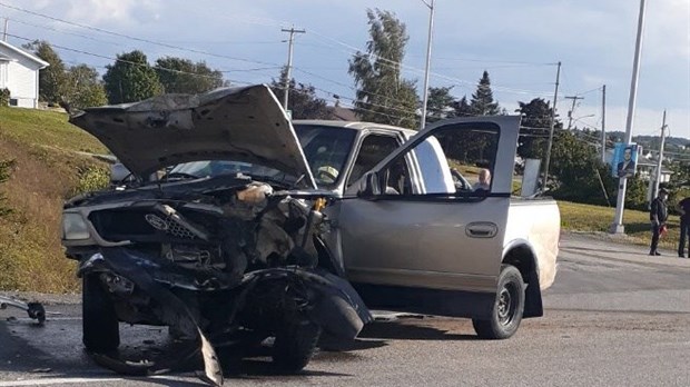 Collision frontale sur la route 132 à Saint-Fabien