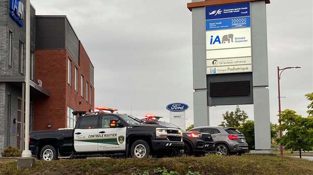 Opération de visibilité par les contrôleurs routiers du Québec 
