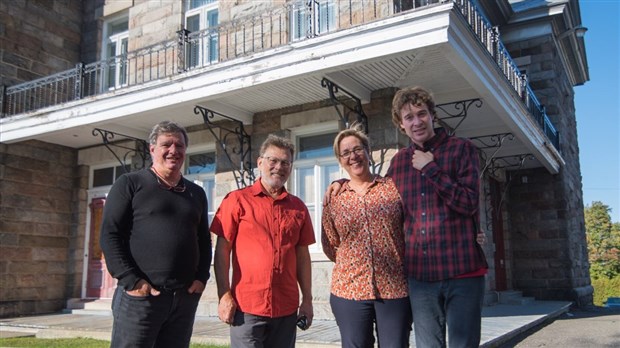 La Maison l’autnid officialise l’achat du presbytère Saint-François-Xavier à Rivière-du-Loup