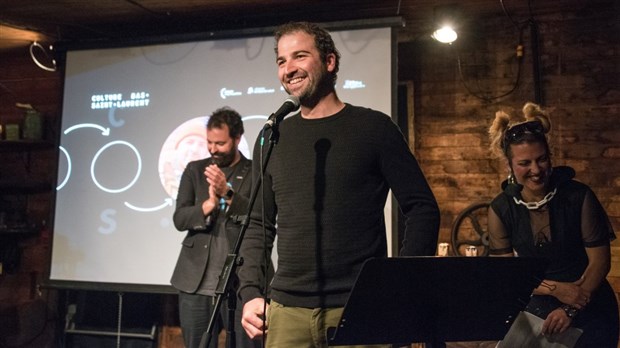 Xavier Labrie de Rivière-du-Loup gagne le prix à la Relève artistique du Bas-Saint-Laurent