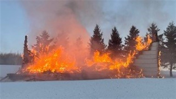 Une maison rasée par les flammes à Saint-Jean-de-la-Lande